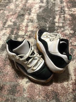 Nike Jordan 11 Retro Low  Wite-Black-Emerald Size 4.5y