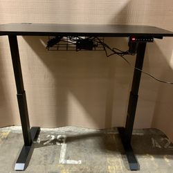 $250. Changzhou Bxinyuse Lift Desk. Made In China. Includes Delivery!