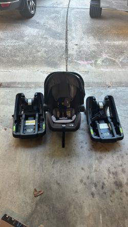 Baby Jogger City Go Infant Car seat And 2 Bases
