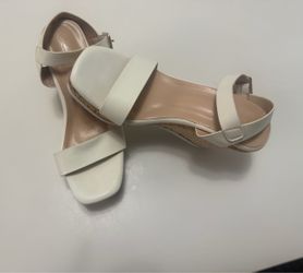 Women’s 4” White Platform Sandals – Size 8M