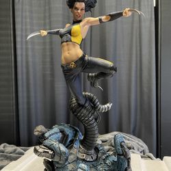 Sideshow Collectibles X-23 Exclusive/ X-Men Custom Statues 