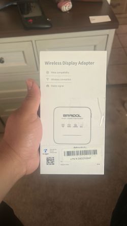 Wireless display adapter