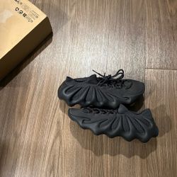 Yeezy 450: Utility Black | 12M