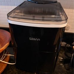 Countertop ice maker