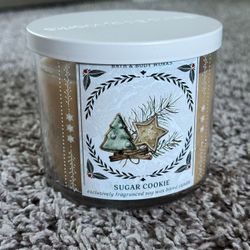 *BATH & BODY WORKS CANDLE*