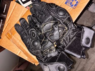 Motorcycle gloves