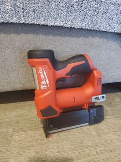 Milwaukee
M12 12-Volt 23-Gauge Lithium-Ion Cordless Pin Nailer (Tool-Only)