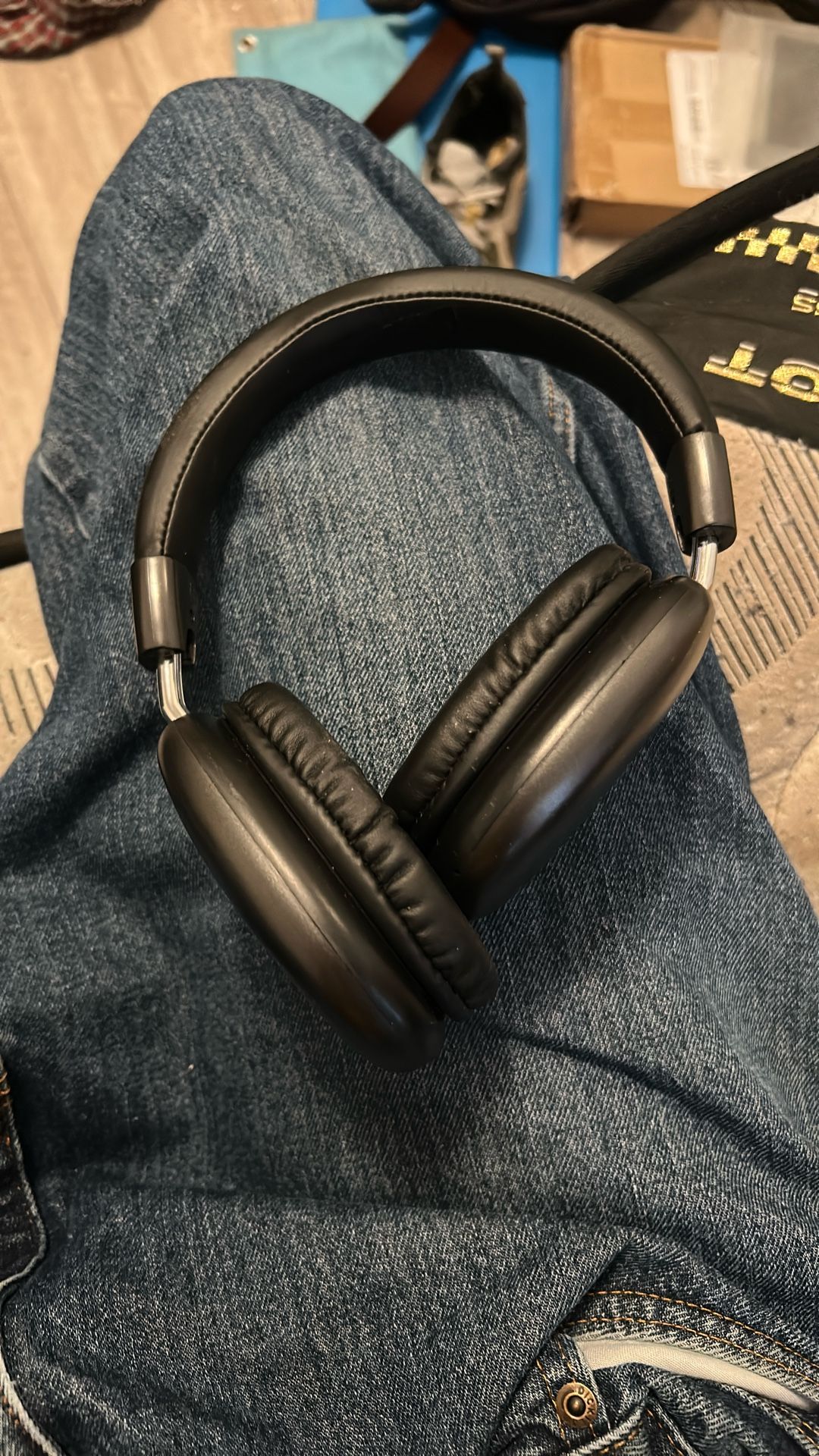 Wireless bluetooth headphones