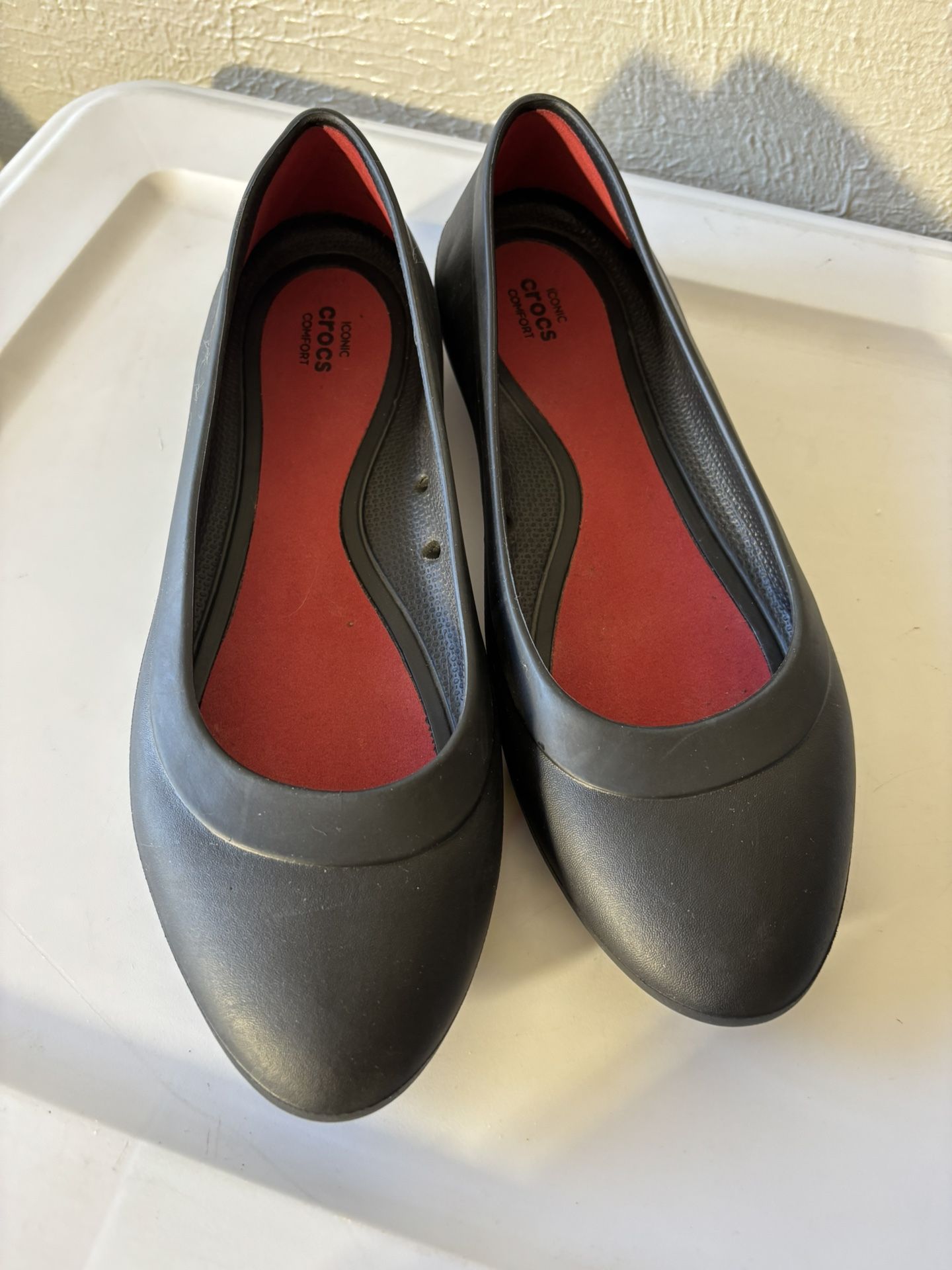 Crocs Pointed Flats size 9 . Slip on