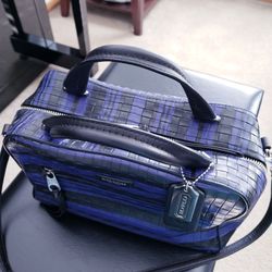 Coach leather purse. Like new!👜