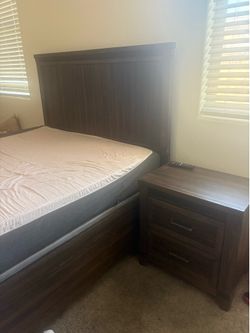 Bed w/ mattress & nightstand