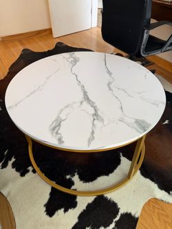 Round coffee table 32’’ x 18’’