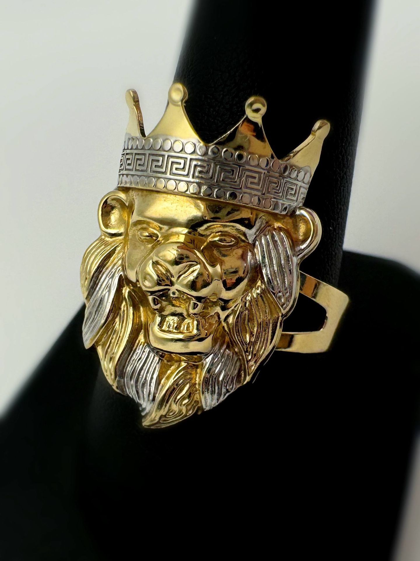 10k two tone The Lion King men’s ring sz10.5