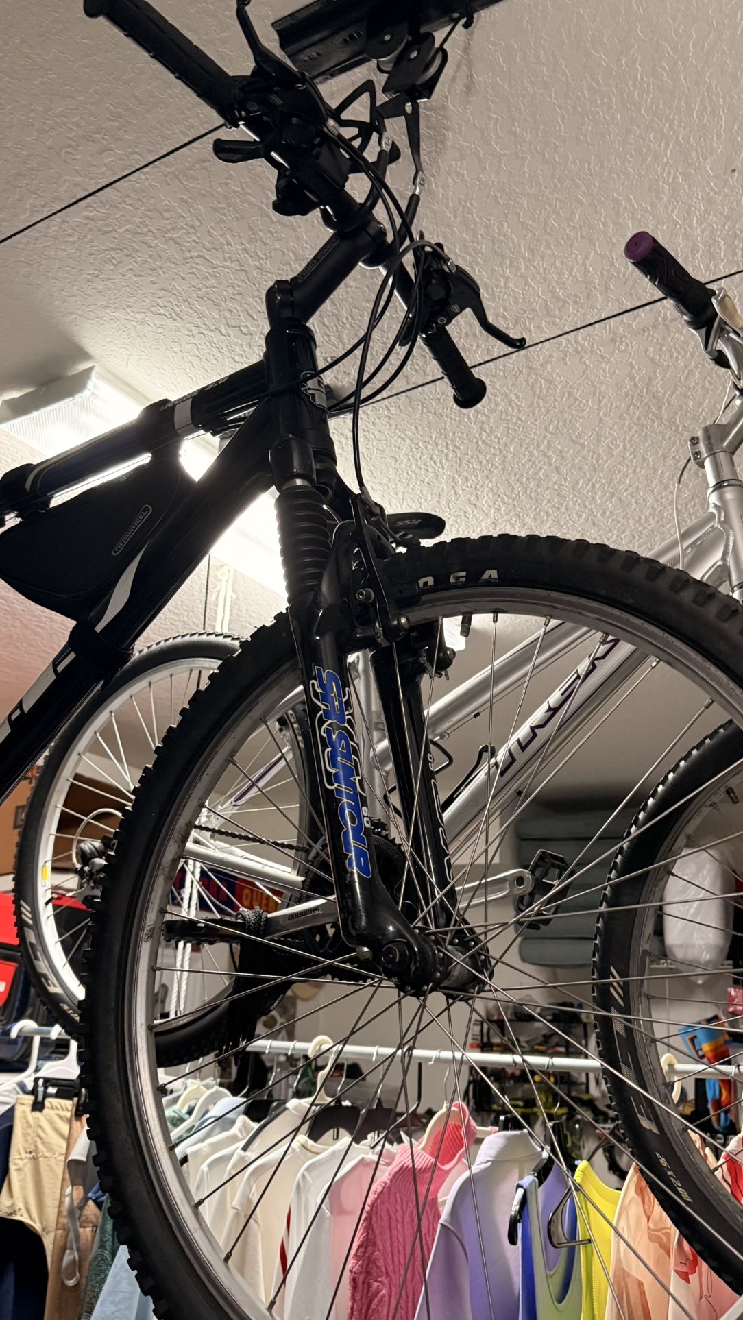 GT Mountain Bicycle For Men. Allen Rack For 4 Bikes