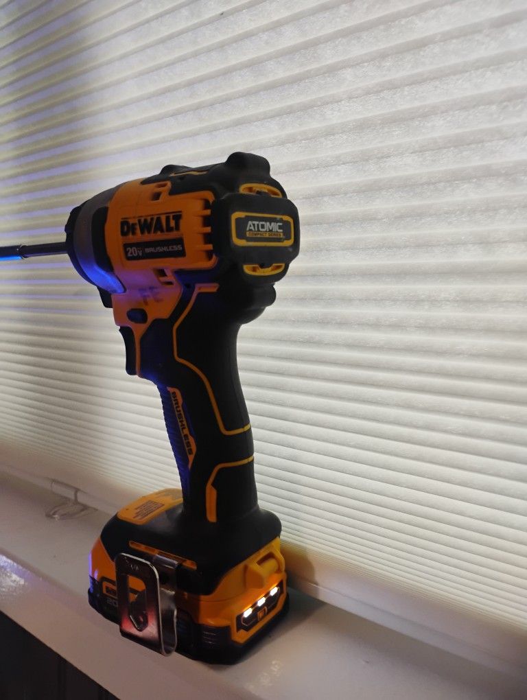 DEWALT 20 V