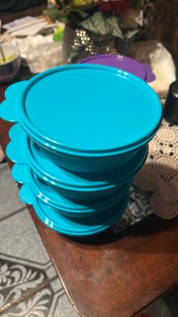 Set de cuatro Recipientes de 630 ml nuevos de Tupperwere los cuatro por 20