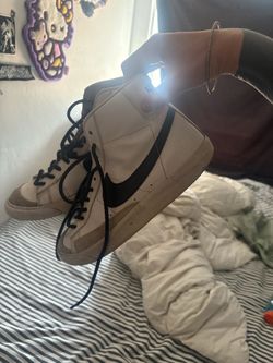 Women’s Nikes size 7 1/2