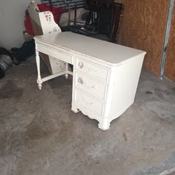 White Wooden Desk w Hutch