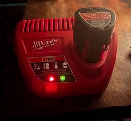 Milwaukee M12 Lithium-Ion Battery Charger with battery