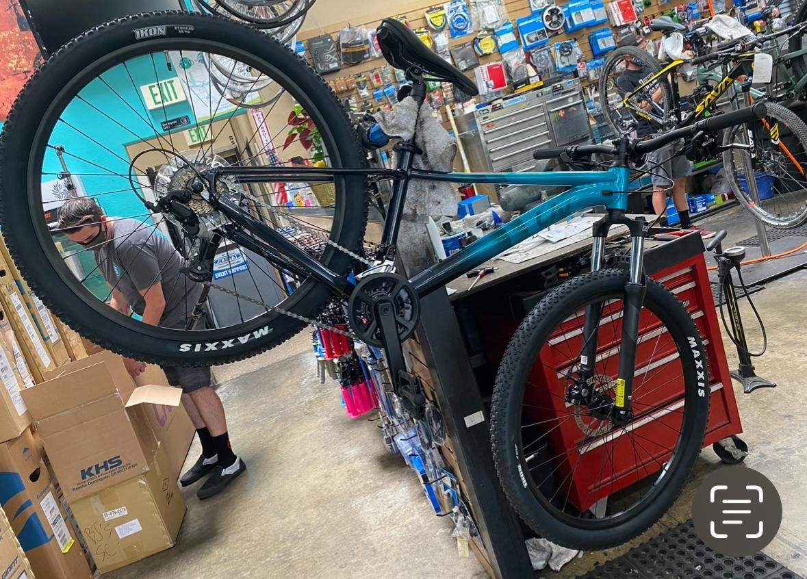 Giant ATX Mountain Bike β Excellent Condition