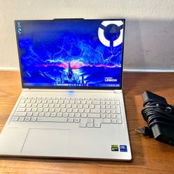 Lenovo Legion 7i (RTX 5070, 32 GB DDR5 RAM, 1 TB SSD, Ultra 9 275HX, OLED 1440P-240 Hz) - NEAR MINT