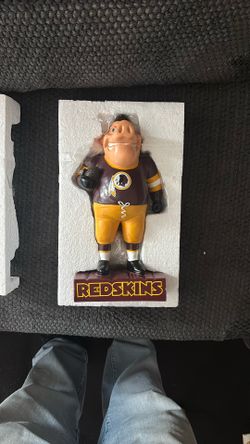 Washington Redskins Mascot Statue Read Description 