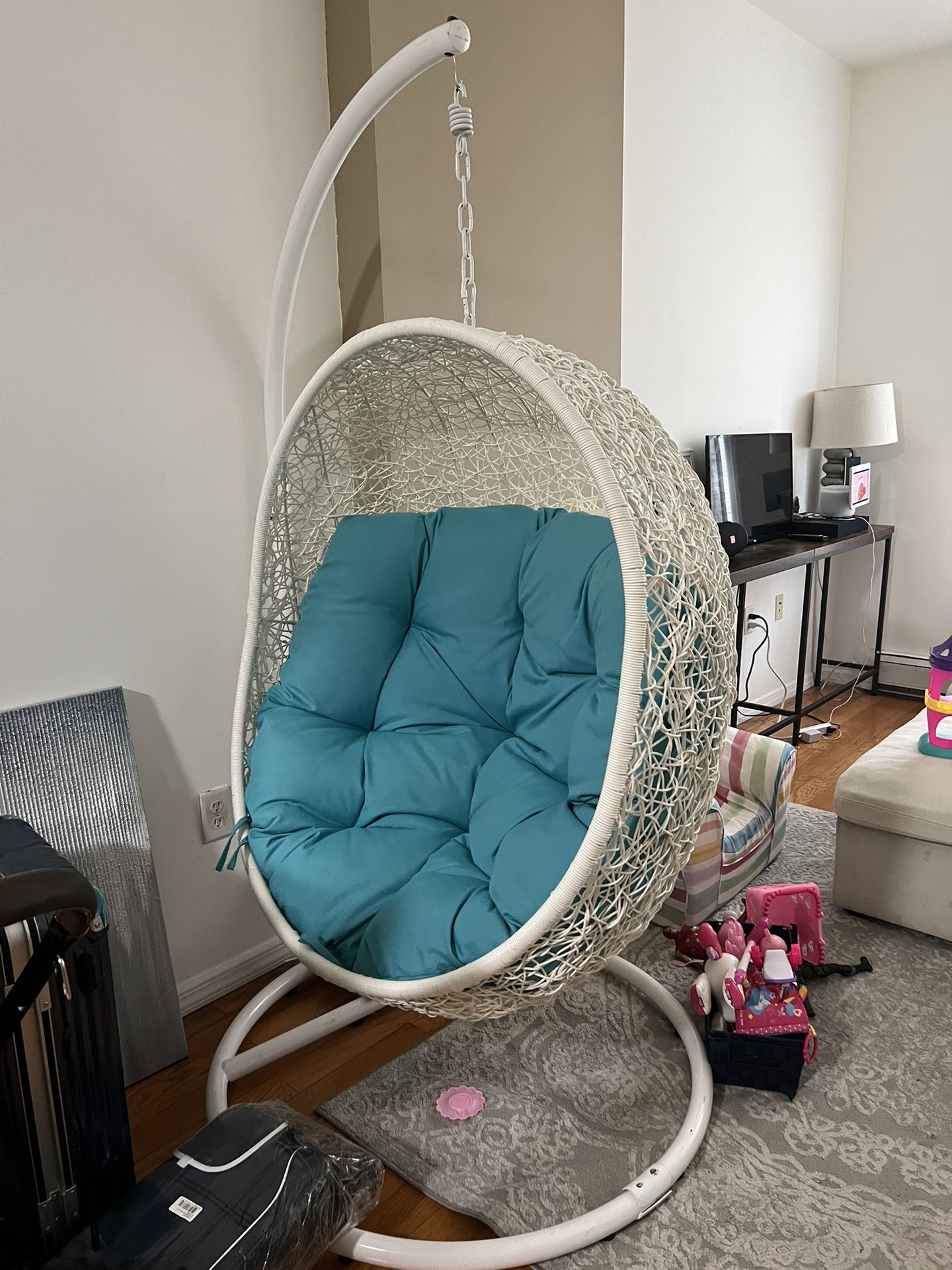 White Hanging Egg Chair 