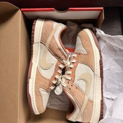 Nike Dunk Medium Curry Size 9.5