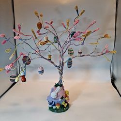 Cottontale Collection 18” Easter Tree With Wood Ornaments with Bunny Rabbit resin Base. With original box. 

Vintage condition - refer to pics- 

Orna