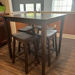 Counter Height Table And 4 Stools 