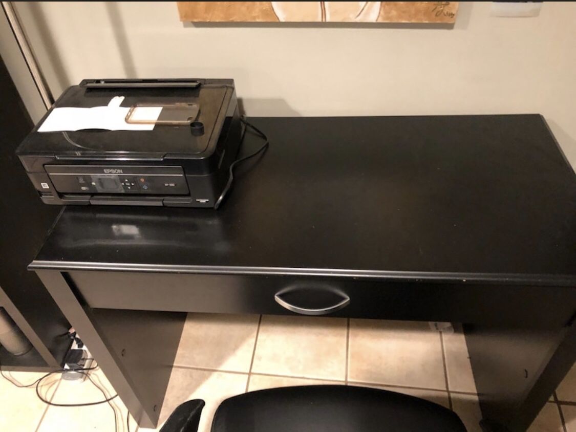 Desk (must go today 3/3/19)