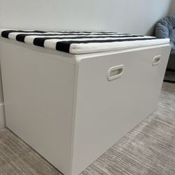 Stuva retail bench with toy storage