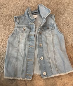 The Children’s Place Girl Denim Vest . Size M (7/8)