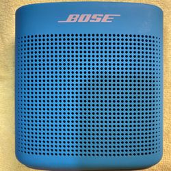 THIS IS A LIKE NEW RARELY USED BOSE SOUNDLINK COLOR