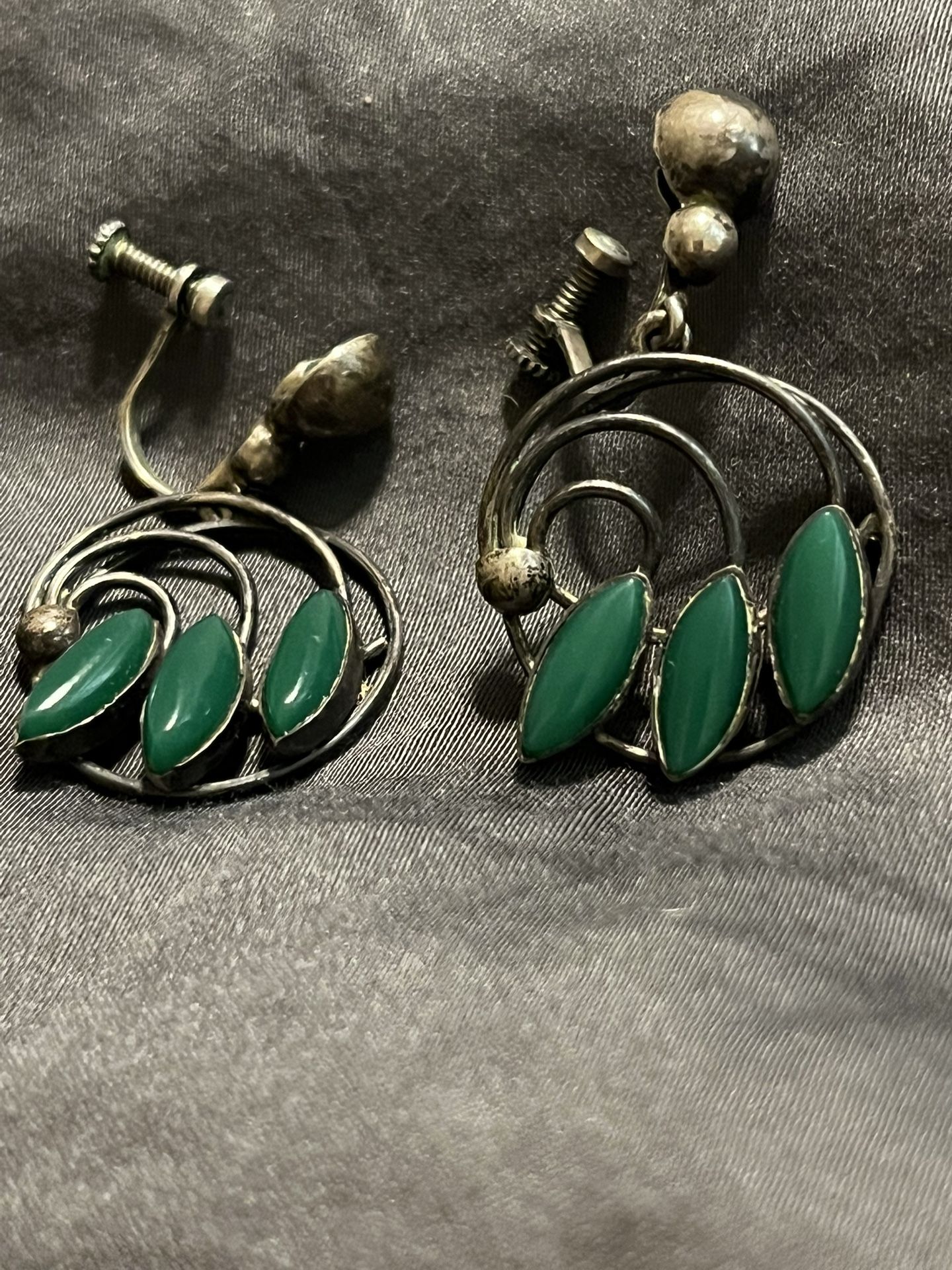 Beautiful Antique Hanging Deco Earring Green Jade Stones Screw Back