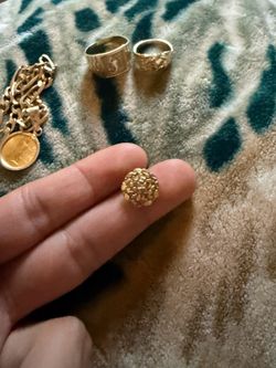 Gold nugget earring