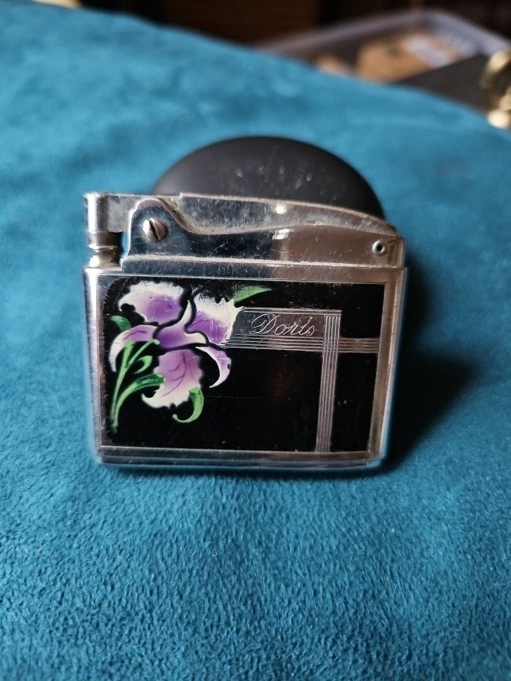 Vintage Ronson Adonis Black Enamal Purple Orchid Lighter