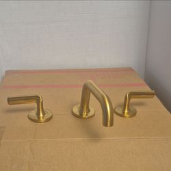 Gold bathroom foucet