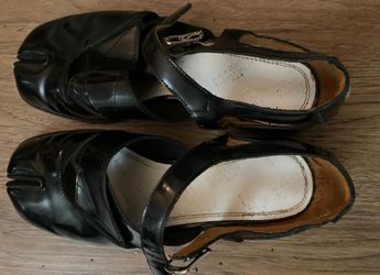 maison margiela leather tabi ankle strap sandals