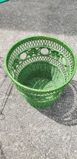 Green basket to place around your planters
