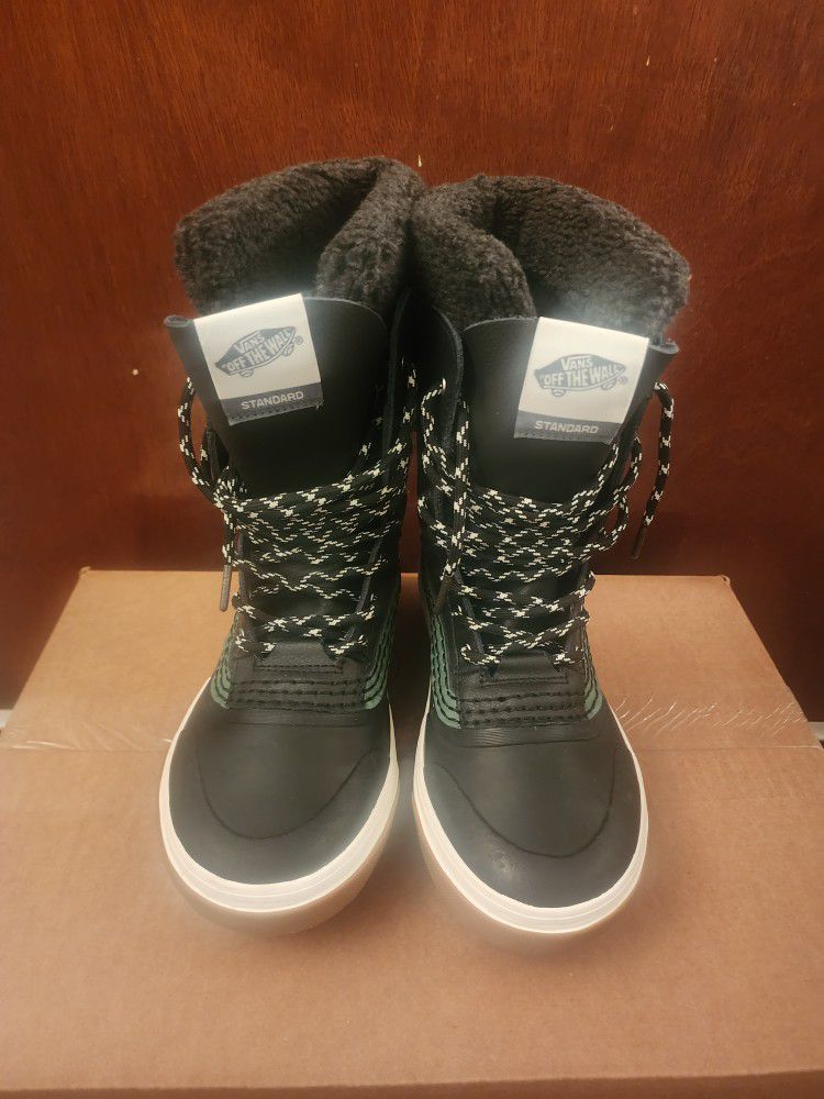 Womens Size 7.5  Vans Standard MTE Snow Boots 