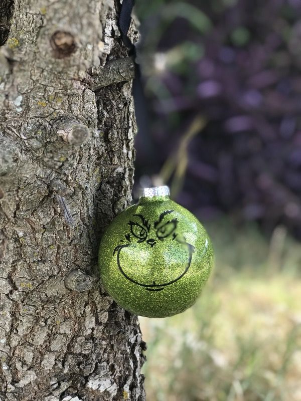 CUSTOM ORNAMENTS AND HOLIDAY PLATES