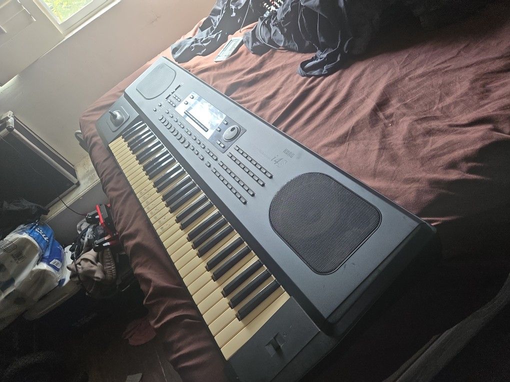 Teclado KORG USADO. EN BUENAS CONDICIONES Y BUENOS SONIDOS ORIGINALES