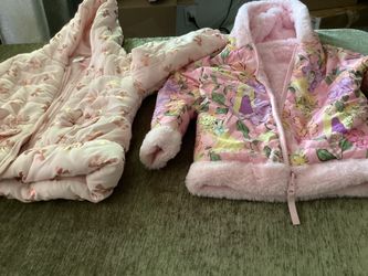 Size 4. Both for 6. They are very Pretty