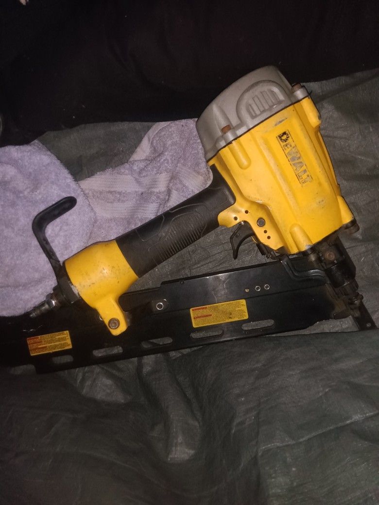 DeWalt pneumatic roofing nailer 