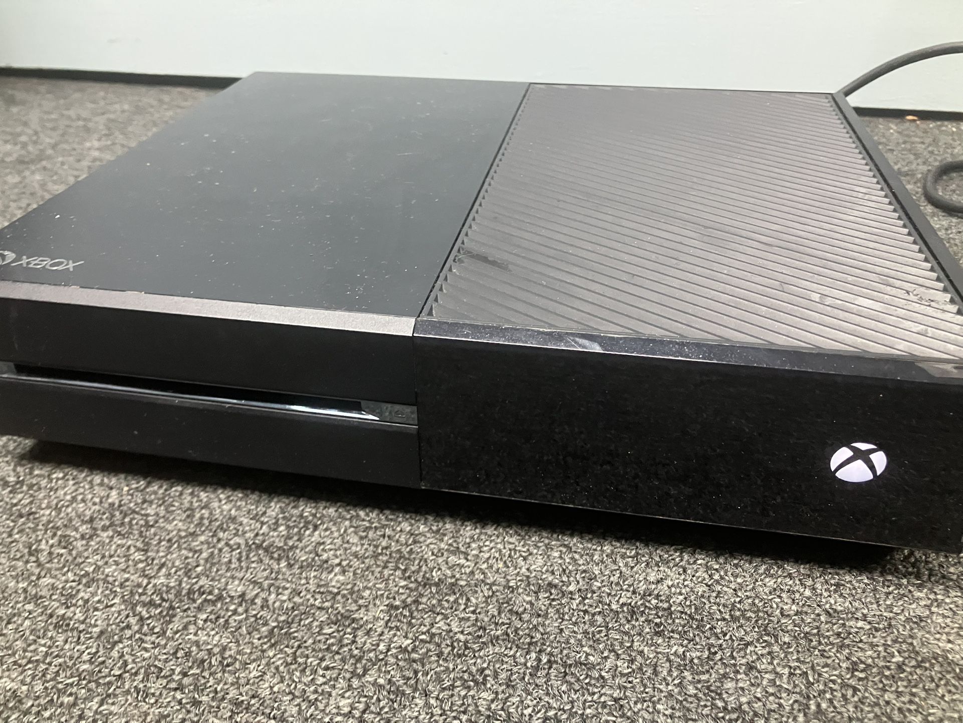 Microsoft Xbox One 1540 Edition video game Console bundled + nba2k19 game lot
