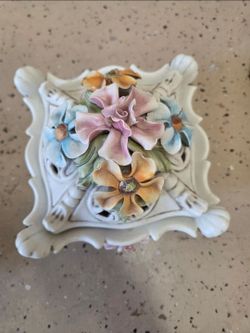 Capodimonte jewelry box
