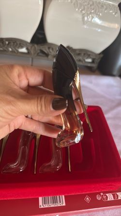 Carolina Herrera set de 4 mini parfume New never used