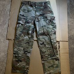 US Military Army Combat Uniform Camouflage Trousers, Size Medium-Regular