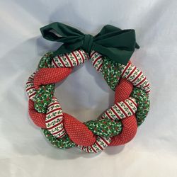 12” Vintage Braided Fabric Holiday/Christmas Holly Bow Wreath